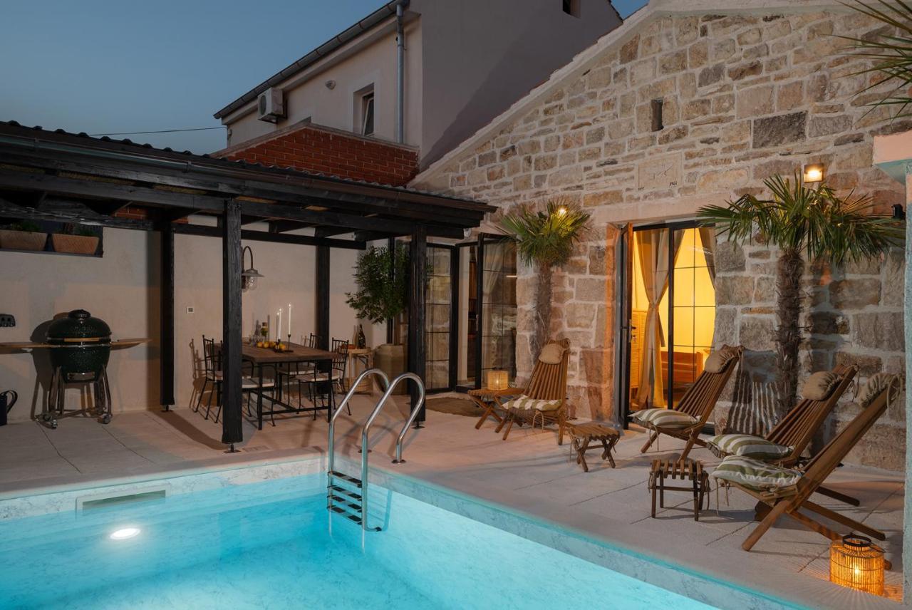Blacksmith'S House - Rental House With Heated Pool Posedarje Exteriör bild